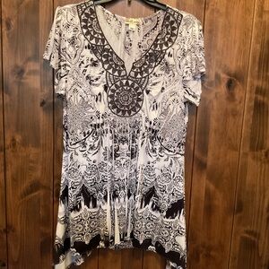 Chic Black and White Women's Tunic